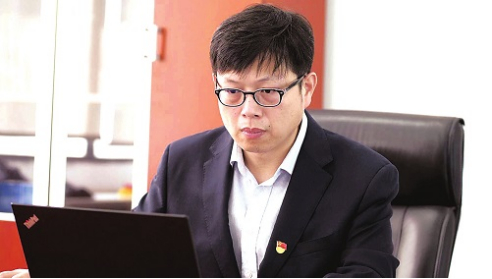 中国电信湖北传输局云网工程师刘思聪受到中华