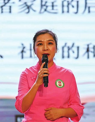 她坚持志愿服务十载，积极投身地方公益事业，