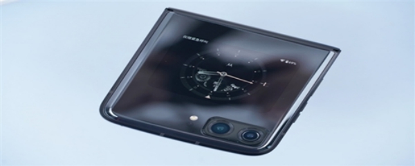  折叠屏天花板? moto razr 2022
