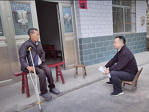 我是从大别山的山沟里走出来的，老家与羊河村