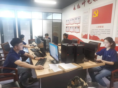中国电信鹤壁分公司云中台青年团员们勇往直前