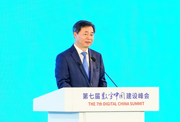《发展新质生产力，加快推进数字中国建设》