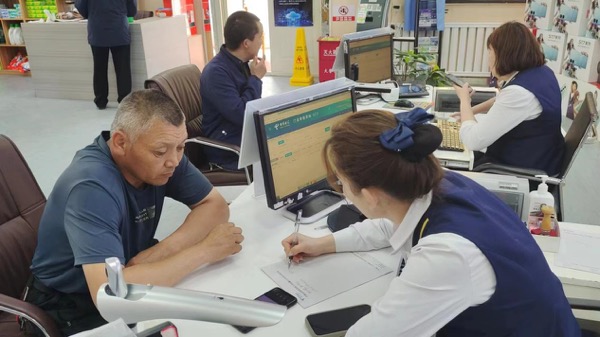 “说不出”的焦虑，总会遇到“无言”的关怀