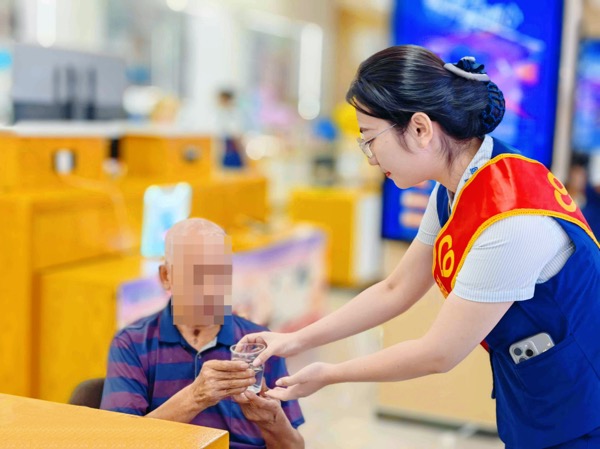 爱心助老，温暖老人寻家路