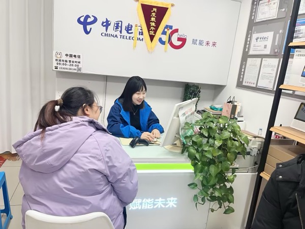优质服务暖人心，六旬客户亲笔书写“敬业”赠