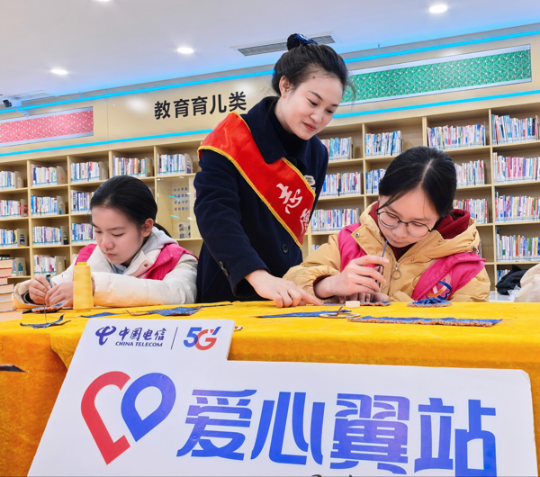  中国电信百色分公司“5G智慧书屋”文化空间举