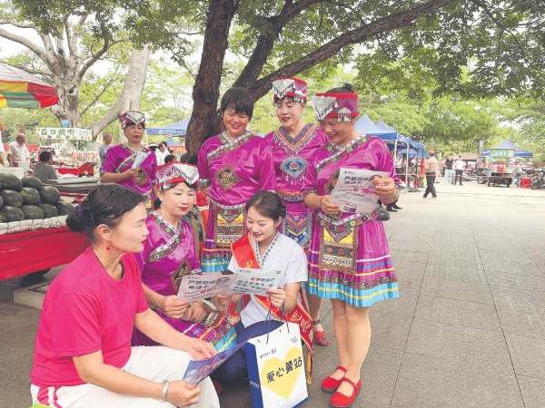 广西崇左市举办民族特色歌坡节，十里八乡的乡